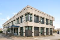 Staines 2 Bed Apartment - Free Parking - Ideal for Contractors & Leisure - B&B Staines