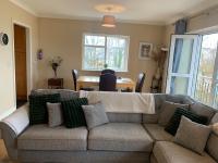 Seafield Summer Entire 1 Bed Apartment - Chambres d'hôtes Galway
