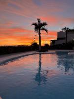 Casa Iris Ground Floor 2BR Apt Pool Walk to Beach & Town - Chambres d'hôtes Costa Teguise