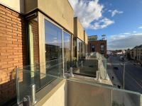 Penthouse 2 Bed Modern Steps to Station - B&B Whetstone
