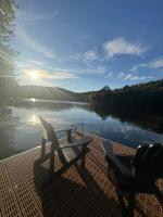 Héméra Chalet - Waterfront with SPA and Sauna - B&B Notre-Dame-de-Montauban