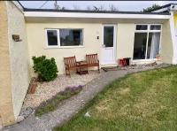 Seawaves Chalet - Coastal Escape Near the Beach - B&B Widemouth Bay