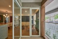 Modern Acacias Spacious 2BR with Balcony, Steps from Larcomar - B&B Lima