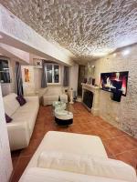 Les Hauts de Nazelles - Troglodyte + Parking - B&B Nazelles