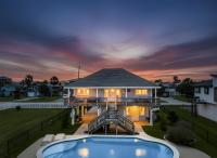Relaxed Beach Getaway with Canal Views - Ferienwohnung Galveston