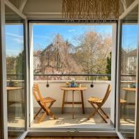 UP&GREAT Apartments - Modern Riverside Homes near Airport and Parking - Chambres d'hôtes Glattpark