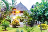 Coconut House, Diani Beach, superb staff, sleeps 12 - B&B Diani Beach