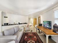 Deluxe Suite 301 / Kitchenette & Sleeper