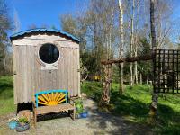 Sapphire forest garden shepherd’s hut - B&B Church Stretton