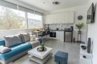 Basil Leaf - Minimal View Retreat - Bed and Breakfast Gonia