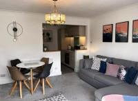 Modern apartment with idyllic views of the marina - Ferienwohnung Neyland