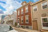 Double Living, Yard, BBQ, Massage & South Side Fun - B&B Pittsburgh
