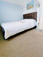 Frugal Mid-Terrace Guest House-2 double bed - Ferienwohnung Weymouth