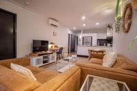 Sleeps 8 Near UQ 10 mins CBD Dual Living - Chambres d'hôtes Brisbane