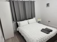 Modern 3 bedroom home - B&B Nottingham