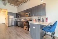 Spacious 3BR Corner Stay with Optional Parking and Gym Access Near McCormick Place, Grant Park and Soldier Field - Chambres d'hôtes Chicago