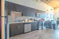 Spacious 3BR Corner Stay with Optional Parking and Gym Access Near McCormick Place, Grant Park and Soldier Field - Chambres d'hôtes Chicago