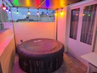 Town House with roof BBQ area & views - B&B Zebbug