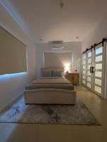 Modern 3 BR- 3 bath Cascade 5 mins from Downtown POS Pool - B&B Port of Spain