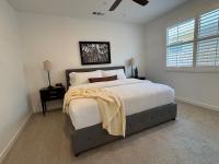 Modern Guest Suite with Living Room and King Bed - Ferienwohnung Visalia
