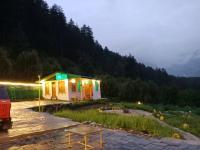 Hilltop Private Farm Stay Sharanibehar Kasol - Chambres d'hôtes Jari