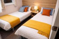 M&B Holiday Home 2025 Cozy Beach side Caravan 4 Beds, 3 Sofa Bed, 7 Sleep, Wifi, Tea and Coffee, Free Parking - Ferienwohnung Saint Osyth