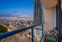 Modern CBD Studio w/ Balcony Views | Pool & Gym - B&B Brisbane