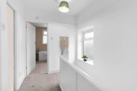 Spacious 4 Bed Semi-Detached House Driveway Parking in Stanmore - B&B Stanmore