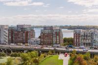 Bright 2 Bedroom 2 Bathroom Condo with Balcony Downtown Toronto - B&B Toronto
