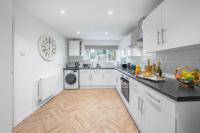 5 BR House Ideal for Contractors & Free Parking - Bed and Breakfast Overstone