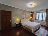 Three-Bedroom Deluxe Apartment