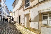 WHome Alfama Retreat Steps from Santa Luzia Viewpoint - B&B Lisboa