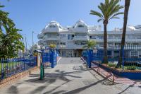 WintowinRentals Apartamento de lujo en medio de Puerto Marina. - Chambres d'hôtes Benalmádena