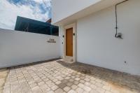 Casa Moda, Chic 3-Bedroom Villa Near Kedungu Beach - Chambres d’hôtes Tanah Lot