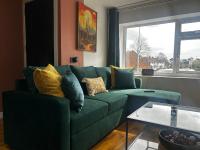 Stylish 1-Bed Apartment in Chester with Parking & Full Kitchen - B&B Mickle Trafford