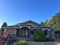 2-Bedroom 2-Bathroom ThePALACE at Univ of Oregon Campus on I-5 Freeway near Hayward Field and Autzen Stadium! FREE WiFI & NEW Washer and Dryer and BBQ on Patio! Almost 2000 square foot all to yourself!! - Ferienwohnung Eugene