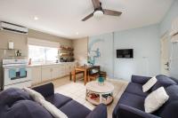 Sunny 2BR Condo Walk to Beach - VV2 55 - Chambres d'hôtes Tamarindo