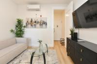Chic 2BR Stay-Steps From Central Park - B&B New York