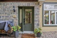 NEW! Cozy Condo on Golf w/ Fire Pit & Scenic Views - B&B Mont-Tremblant