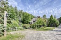NEW! Cozy Condo on Golf w/ Fire Pit & Scenic Views - B&B Mont-Tremblant