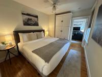 Newport Harbor View Cottage w Decks & Parking - B&B Newport