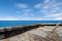 Oceanfront Condo to Enjoy Sea Breeze and Sunset on Lanai which hangs over the ocean!! - Hale Kona Kai 305 - Chambres d'hôtes Kailua-Kona