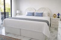 Luxury Golf Front Villa Spa, Jacuzzi & Heated Pool - Bed and Breakfast Marbella