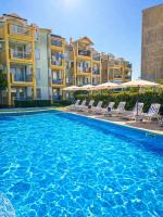 Family Stay with Pool View near the Beach - Ferienwohnung Sveti Vlas