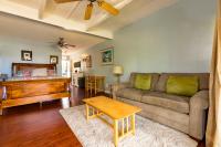 Kihei Bay Surf #109 Studio Across From Sandy Beach, Shared Hot Tub, Great Rates - B&B Kīhei
