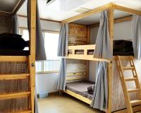 Posto Letto in Dormitorio Misto con 4 Letti