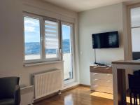 Top Floor UKC - Private Parking - B&B Banja Luka