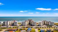Oceanfront Stay w Pools & Stunning Coastal Views - B&B North Topsail Beach
