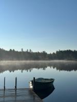 Live with nature, your own jetty, boat & sauna! - B&B Tingsryd