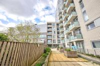 Spacious 3Bed Apartment in Stratford-Free Parking & Terrace - Ferienwohnung London
